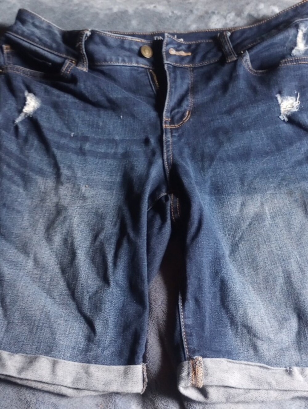 Time and Tru Mid Waist,Wash Distressed Denim Shorts,Size 10